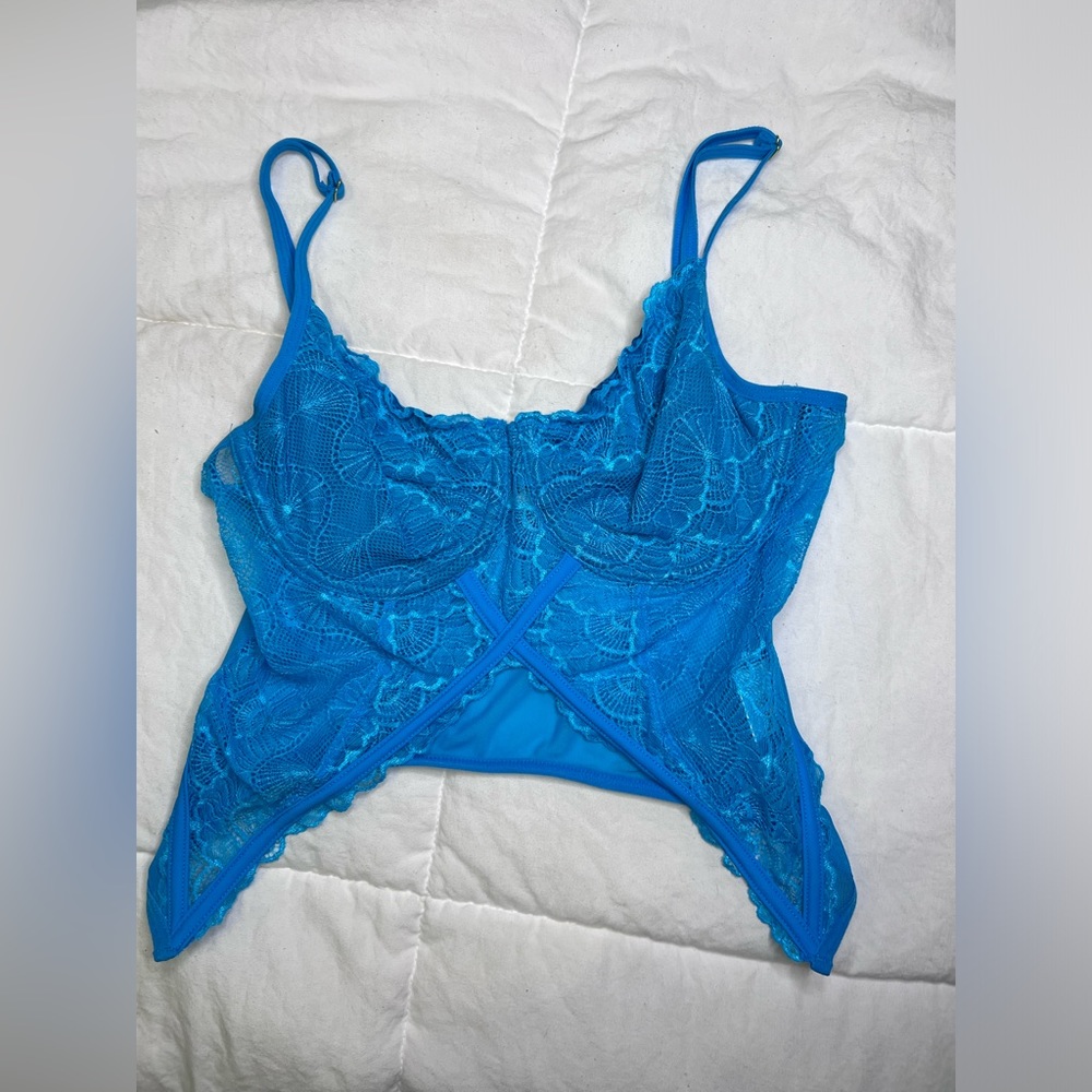 Blue lace going out top - Picture 1 of 3